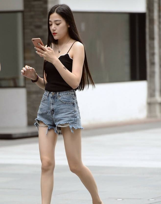  【减龄】背带裤这几种穿法,减龄又时尚,你还不会搭配吗?