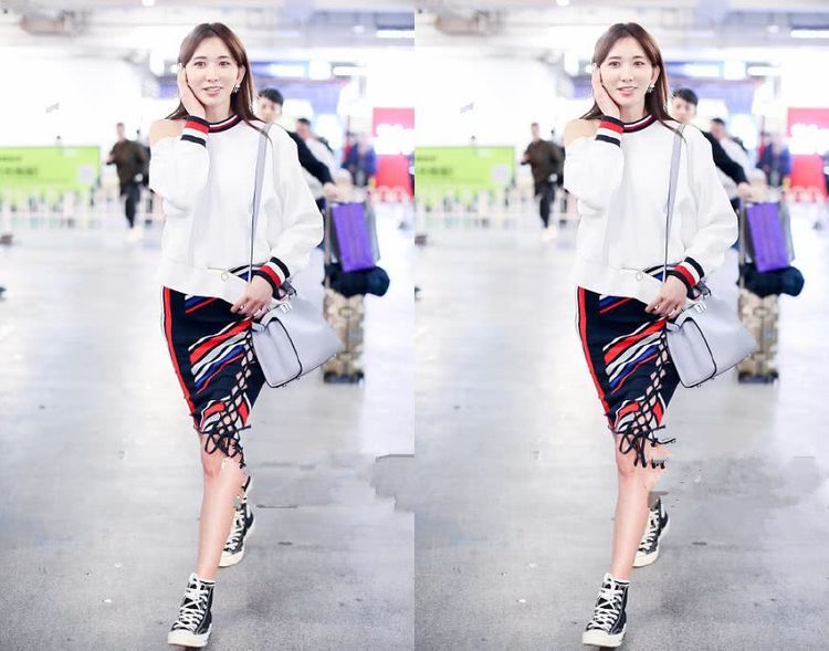 44岁林志玲为抢镜真敢穿，这短裙开叉真够深，网友：只有18岁