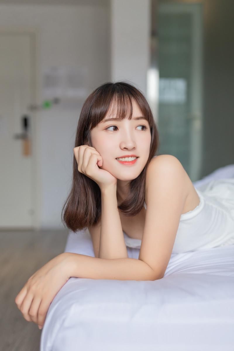 日系美女清新性感吊带裙私房图片