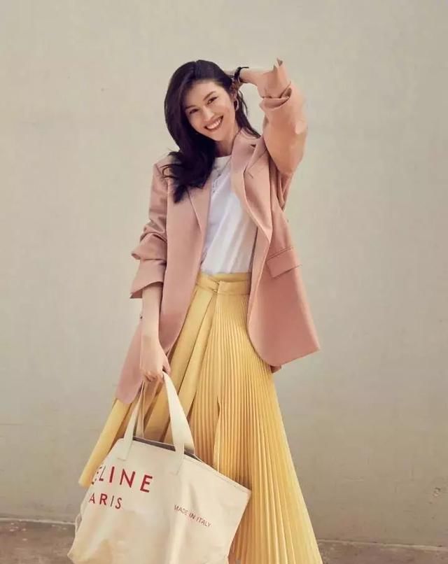  舒适■春天最适合穿啥?当然是外套加裙子了,又美又舒适