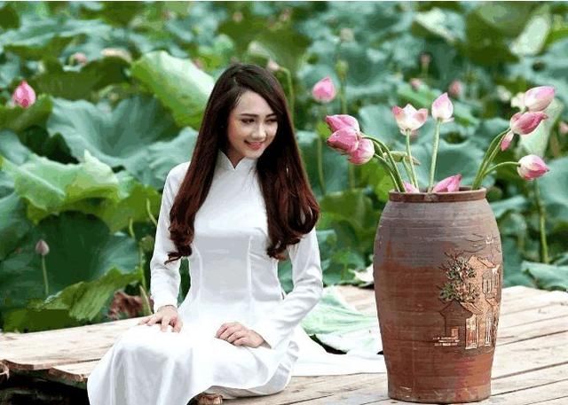 一边说要对中国免签，另一边又在说我们坏话，真是摸不透