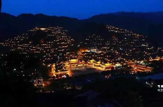 今年夏天,贵州突如其来地火了!