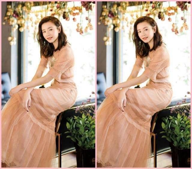 29岁阚清子撞上37岁董洁, 网友: 浓妆脸和素颜脸一目了然