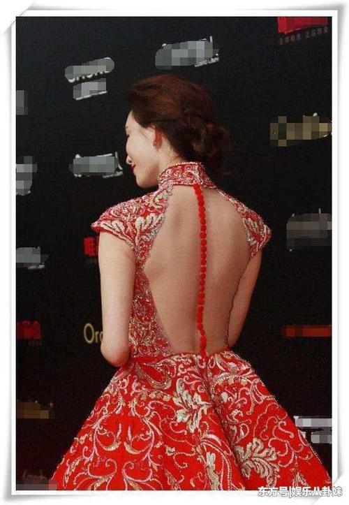 林志玲出席活动，一件旗袍平淡无奇，转身的时候世界都静止了
