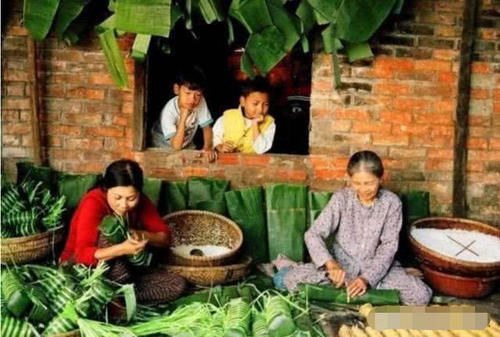 去越南旅游，街上有美女问“要不要生菜”，导游：赶紧离开！