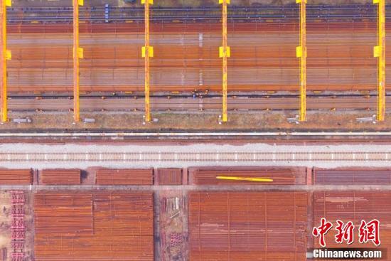 春运前夕航拍华东地区最大高铁焊轨基地