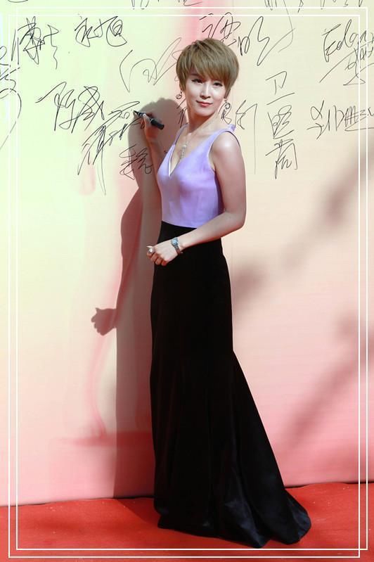 谢楠厉害！怀孕7个月还敢掐腰秀身材，网友：吴京看了怎么想？