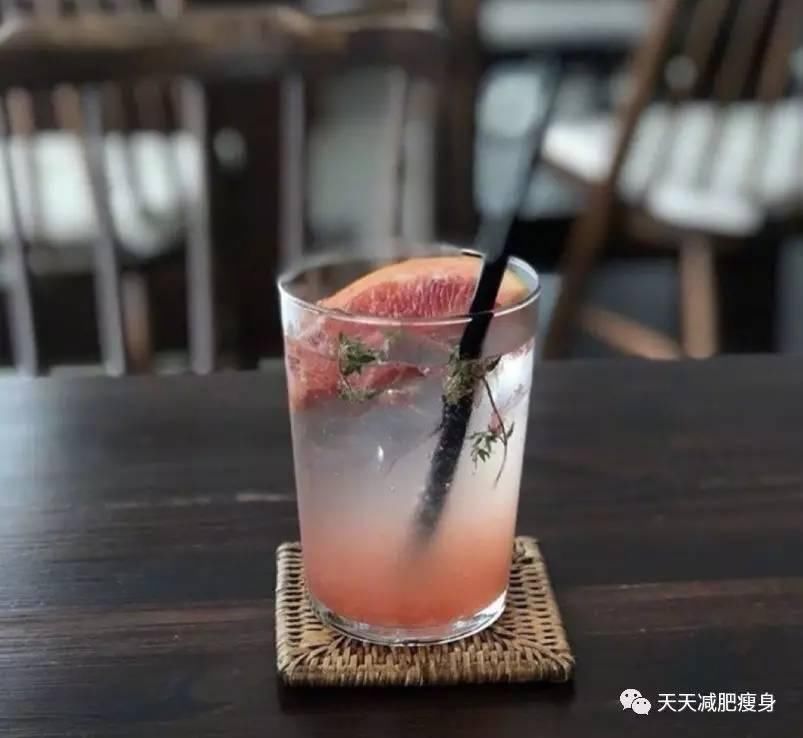 忽胖忽瘦的赵薇又瘦成了小燕子，这气球般的体质不动就能瘦?