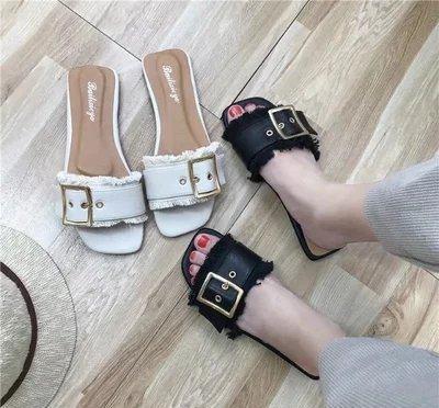 今年夏天给你的脚丫放个假，换掉累脚的高跟鞋，凉鞋能让你更好看