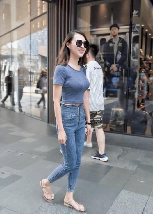  #舒适#牛仔裤随性大方魅力十足，让身姿充满魅力，富有美感让人心醉!