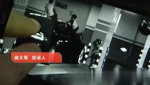 花猫|4个孩子爬车顶,轿车变“花猫”定损2万1,家长:赔你1000要么起诉