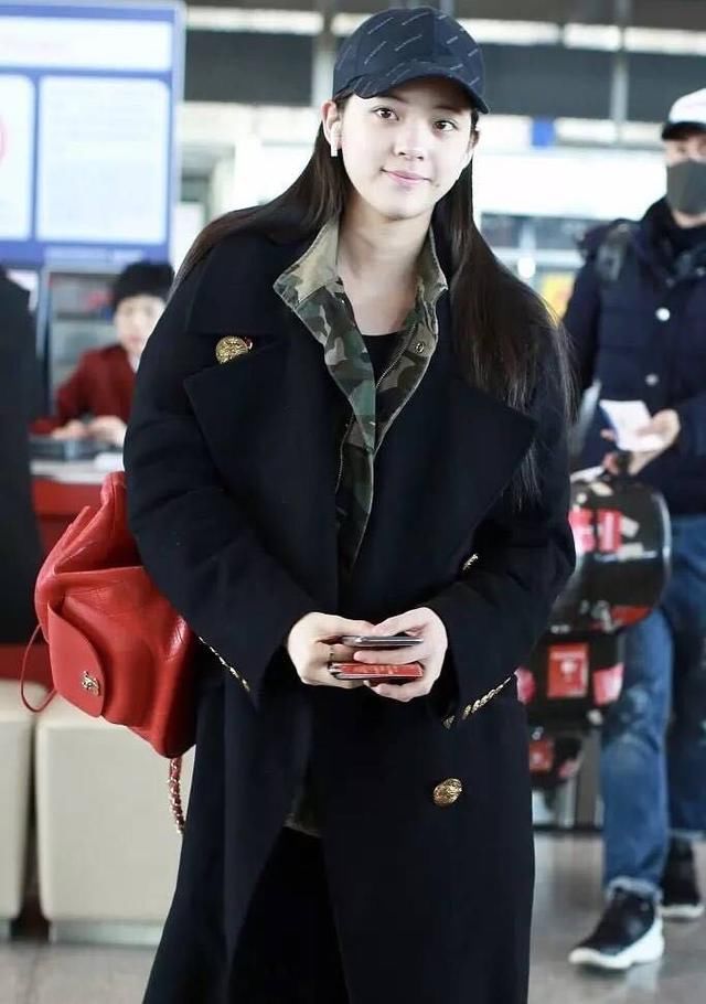 欧阳娜娜素颜真显老,说好的18岁呢?