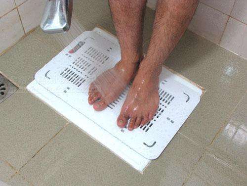 有钱人卫生间都不装马桶了，现在时兴“怪东西”，美观实用