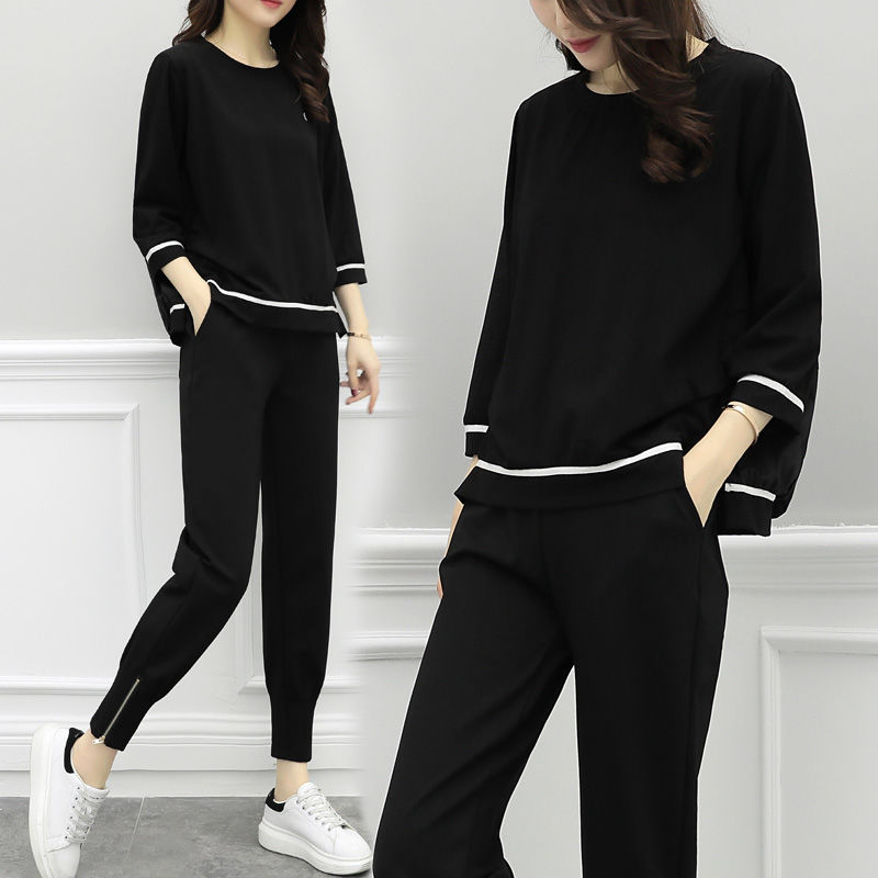 43岁老婆真的会打扮，中秋节出游，穿上时髦套装，把我都美醉了