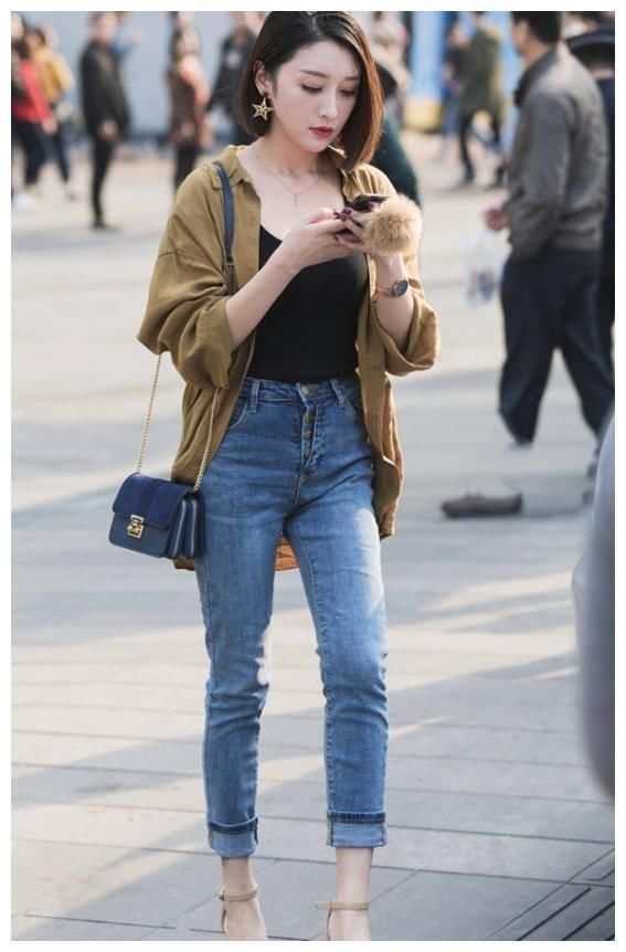 街拍:图3身材高挑,肌肤白皙,是我这辈子心心念念的那个人!