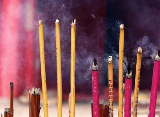 为什么烧香要烧三根？究竟有何讲究？不懂的可以看看