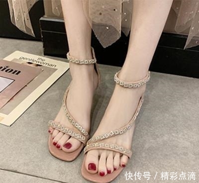  #大方#夏季凉鞋的时尚单品！既有淑女、大方、优雅，给你时尚潮流范