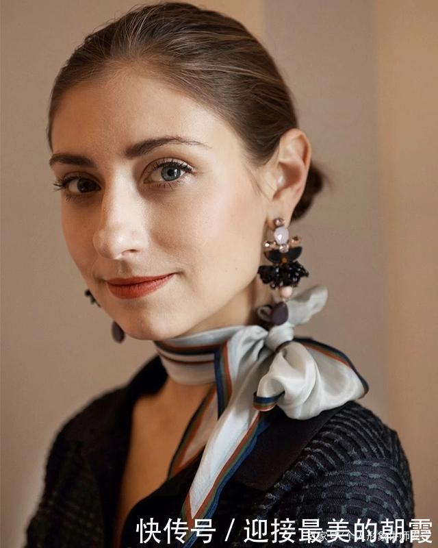 #女人#女人长期戴丝巾有什么好处很多人只觉得好看,别想歪这才是实情