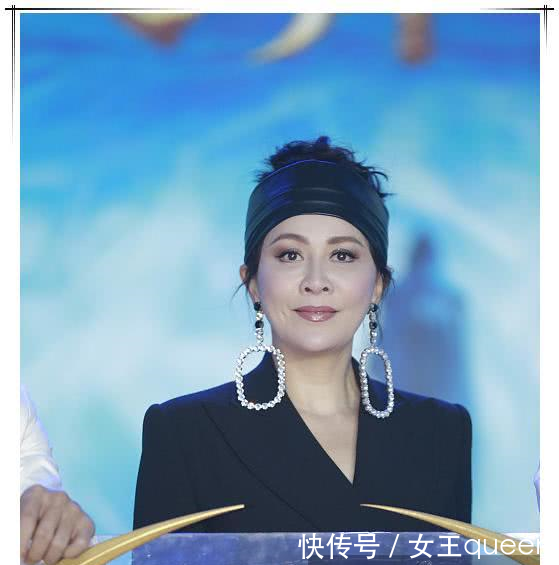 本以为窦靖童的“凤梨头”够抢镜的了，可看到刘嘉玲，我无语了！