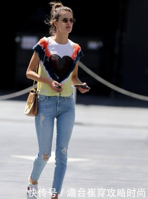 超模身材就的是好,比游泳衣还紧衣服都能穿出效果,网友:羡慕!