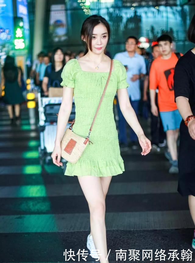 减龄:小皮裙最终还是被“它”取代了!清新减龄又显高,小个子都爱了!