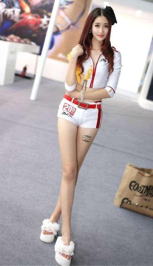 紧身裤安全性和时尚感并存的，是想要成为女神风格必不可少的