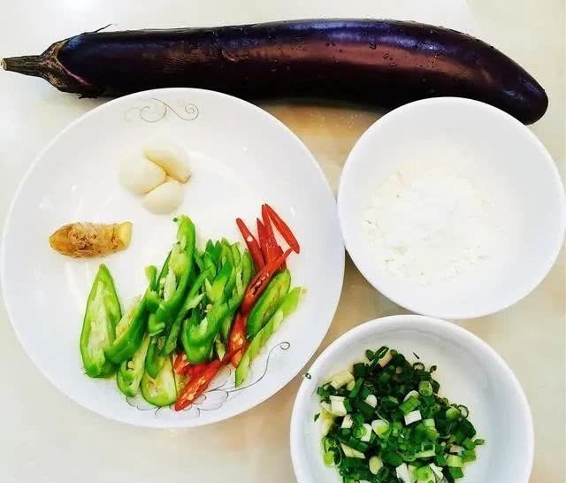 『色香味』红烧茄子,这样做拿肉不换,色香味俱全