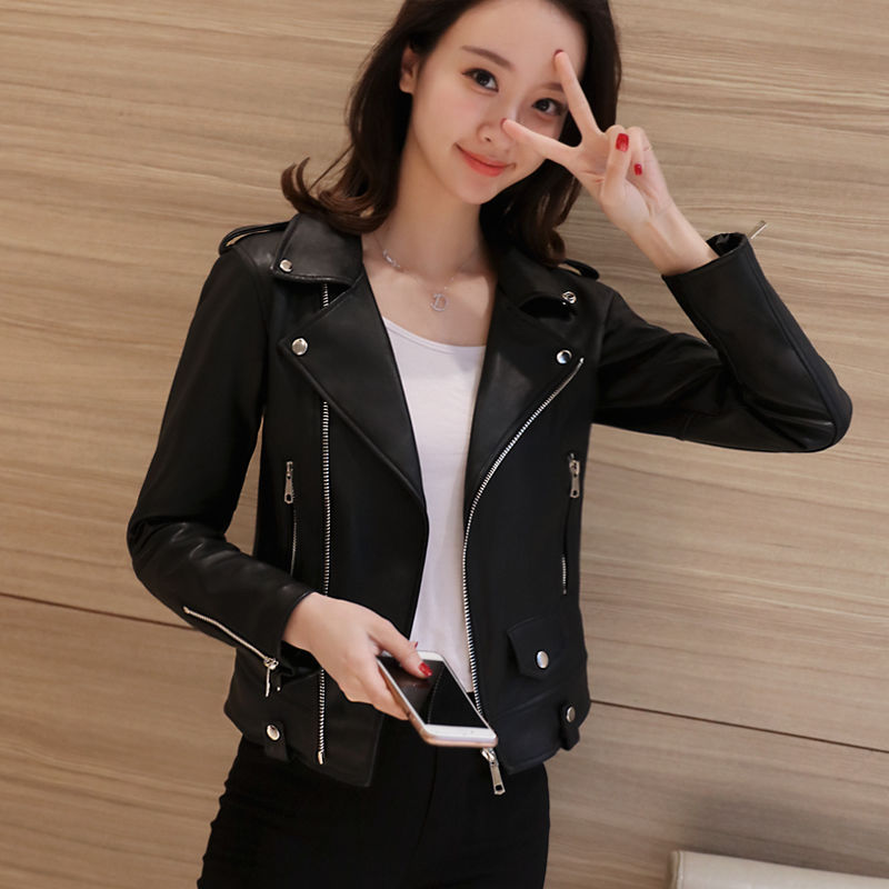 别看我老婆不到一米六，秋天穿新款短外套搭九分裤，妥妥的九头身