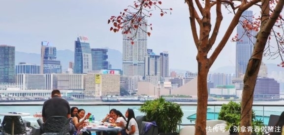 香港人不喜欢大陆游客吗?听香港靓女给出的答案,真的是很耿直