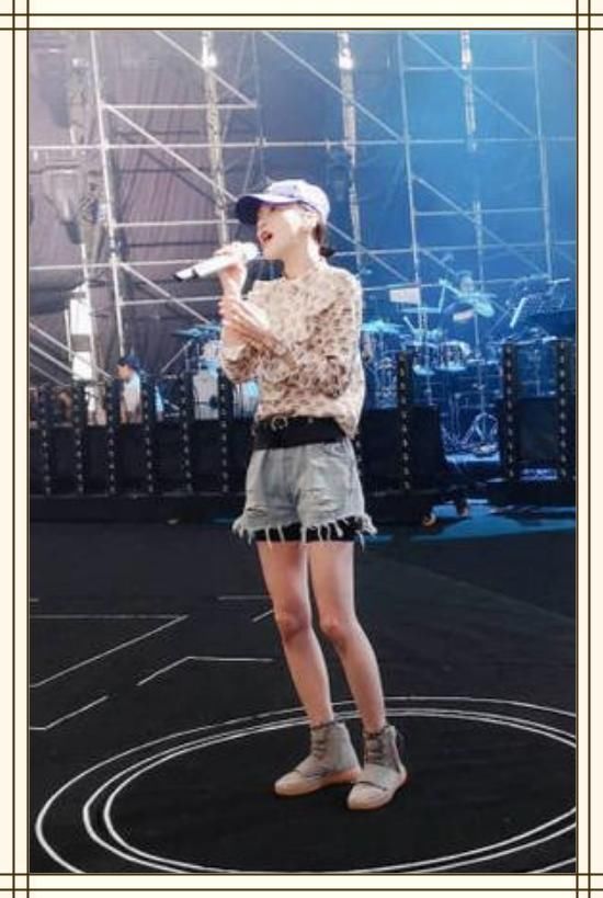 张韶涵真绝了！“安全裤”外露看懵众人，网友：是我out了？