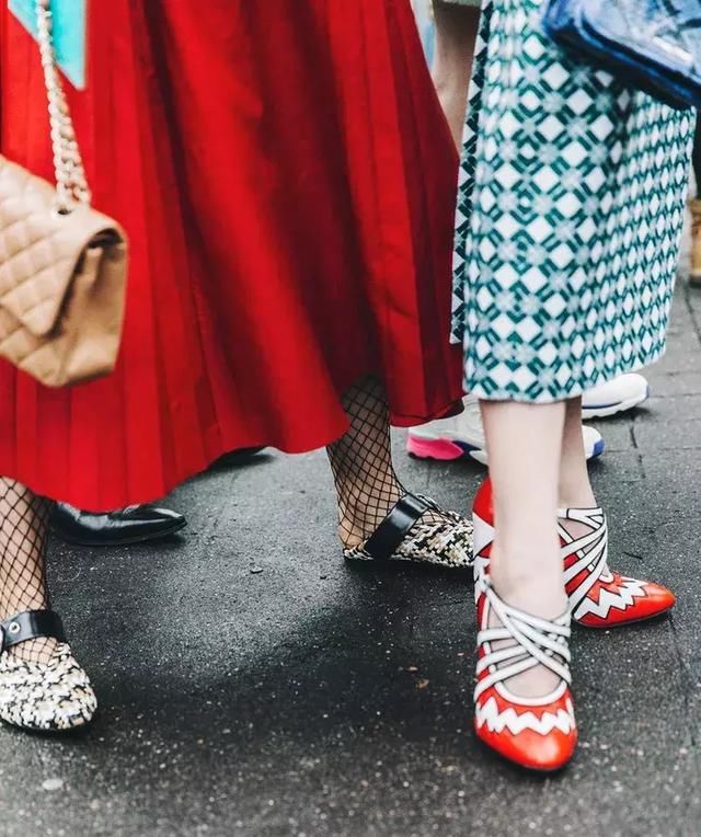 杨幂脚上这双鞋流行了100多年，倪妮Baby都要争着穿！