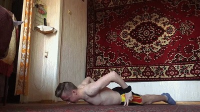 实力超群的19岁徒手健身达人，别人做俄挺用手掌，他用2个手指