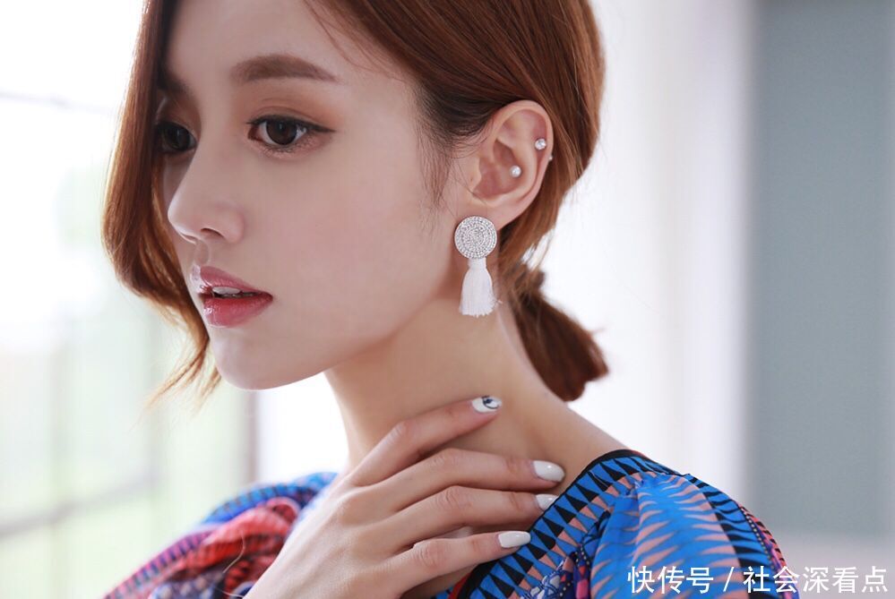 女人:甜蜜动人的高跟鞋美女,身姿优雅,穿出女人知性美!