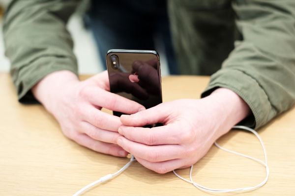 微信小编捏造拼凑炮制10万+网文 一审获刑9个月