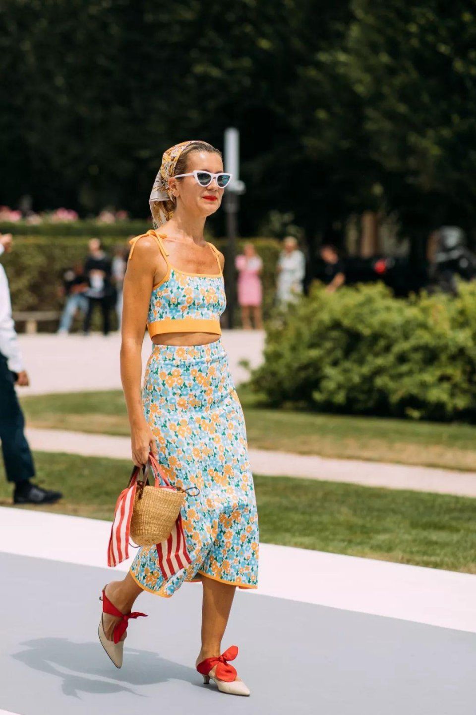 印花搭配通用指南:这个夏天如何美得艳而不俗?