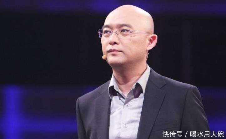  『超高』孟非晒年轻时旧照，头发浓密颜值超高，和如今的光头大叔判若两人