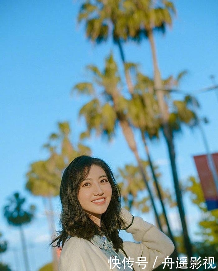  【针织衫】“针织衫+衬衫”才是今春的王牌叠穿CP时髦又高级，明星也上头