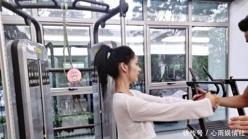 『塑形』周洁琼好身材超吸睛,原来她一直在做这样的健身塑形训练