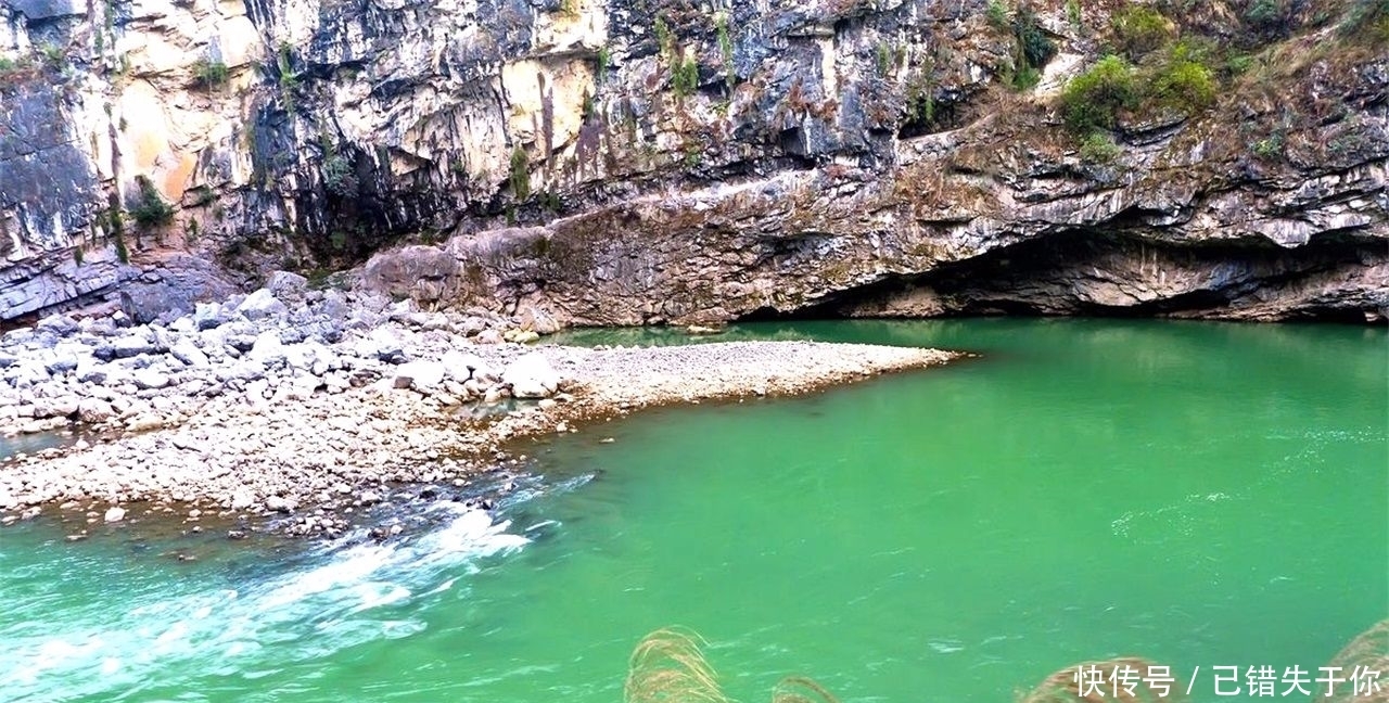云南最美小县城，处在深山峡谷之中，山势险峻却景色优美