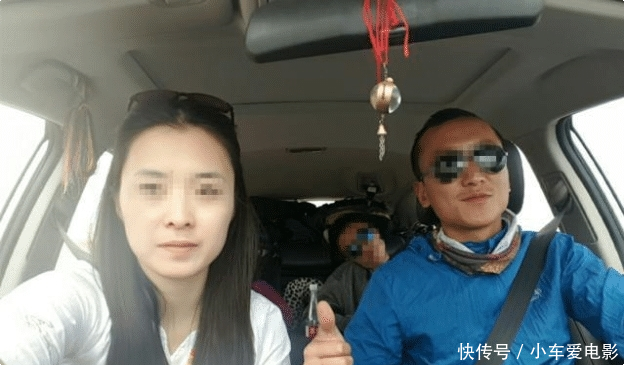 为何川藏线上高举“ＲＢ”牌子的女孩，更容易搭上便车，司机：不