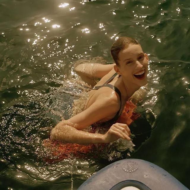 性感的泳衣才是这个夏天的标配