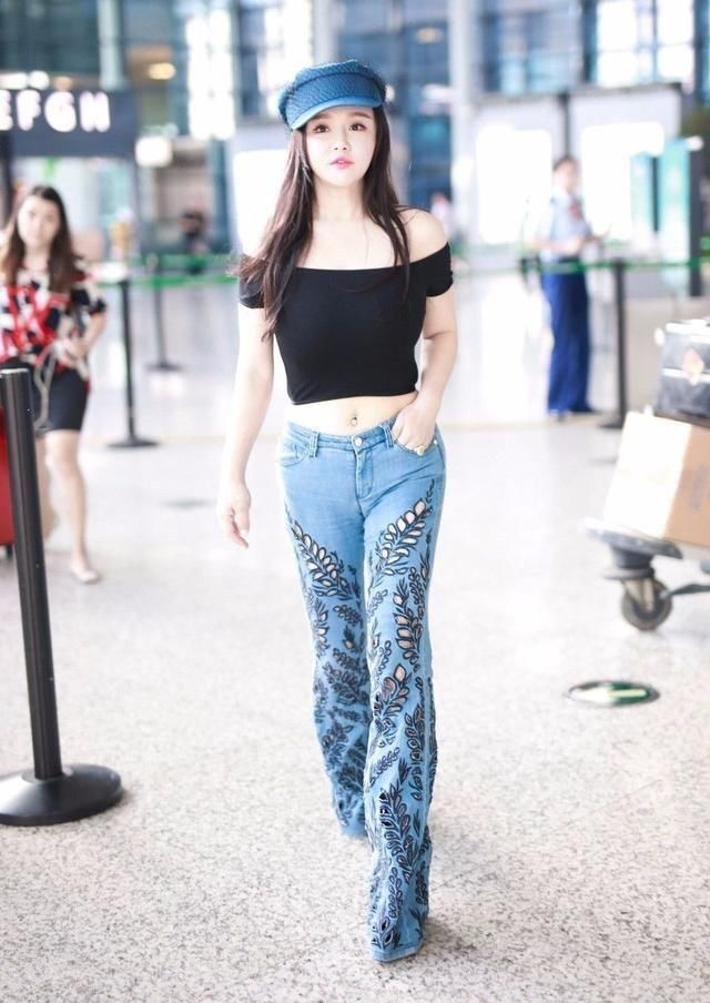 冉莹颖穿什么不好，非要尝试超短裤，丑哭了自己!