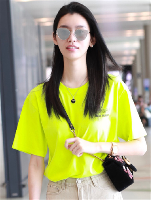 奚梦瑶一身穿搭45万，网友：穿出了45块的感觉