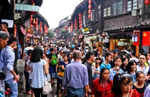 国内最适合“穷游”的城市,美食遍地旅游资源丰富,去过都说喜欢