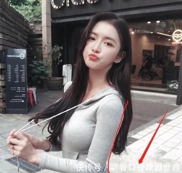  蔡卓■难怪大家都喜欢身材好的女孩，蔡卓宜穿普通紧身裙