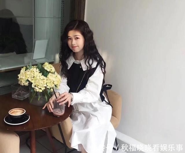 时髦:春季裙子别总单穿,今年流行这4种穿法,时髦洋气又有范,贼好看