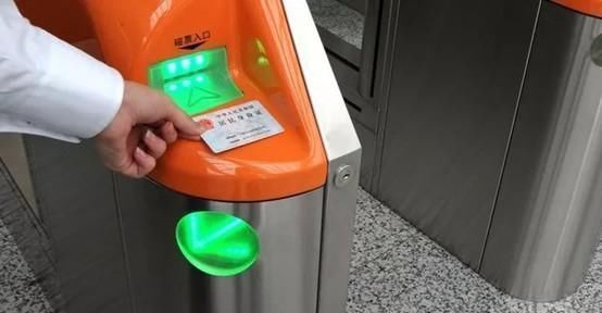 好消息！2019年纸质火车票或将全面消失？手机和身份证帮你上车！