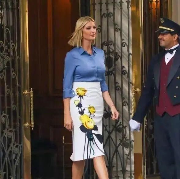  下半身搭配：伊万卡不愧是总统女儿，穿白色西装配9分裤气场强大，身材A爆了