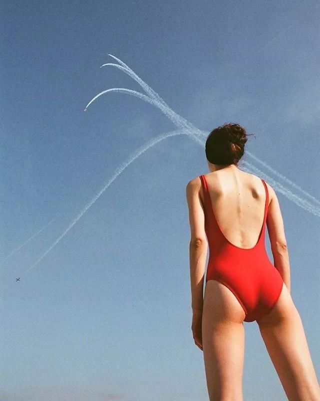 性感的泳衣才是这个夏天的标配
