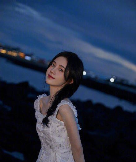 『款式的裙子』小个子女孩裙子别乱穿,这3条裙子,穿上马上增高5厘米